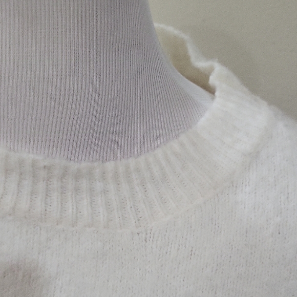 Off White Knit Sweater Showing TEDDY BEAR with Bow design. - Picture 11 of 13